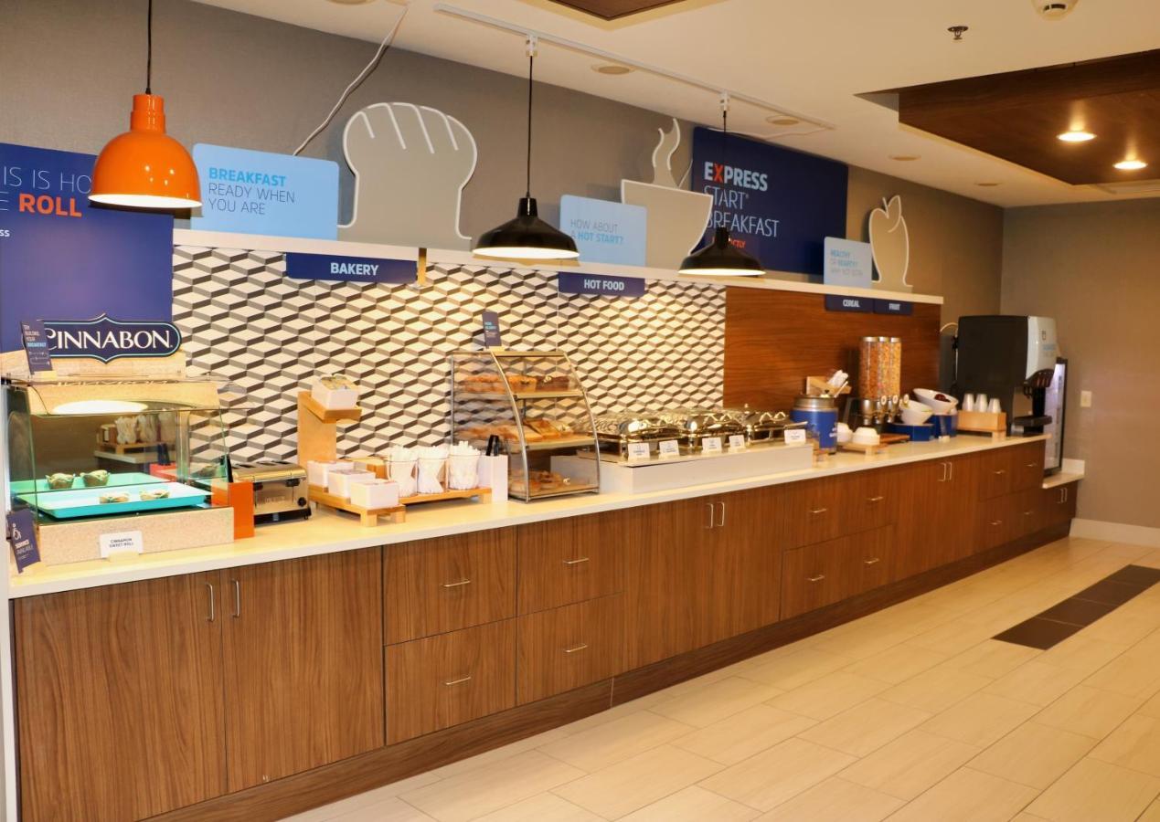 道格拉斯套房智选假日酒店 外观 照片